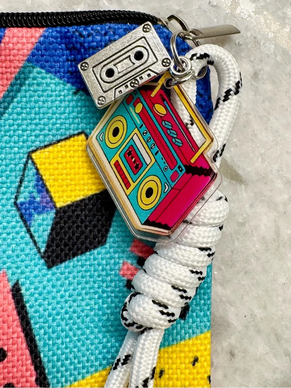 Unbranded this zippered